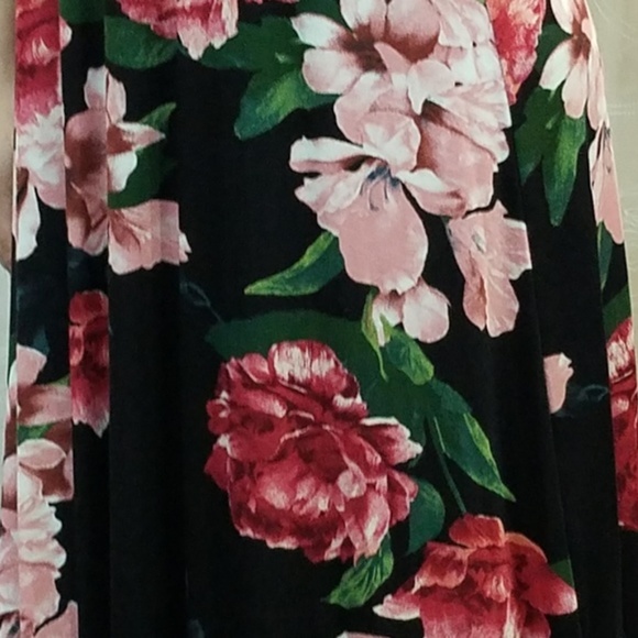 CLEARANCE FINAL PRICE Stunning Deep V Neck Floral Dress - Picture 4 of 8